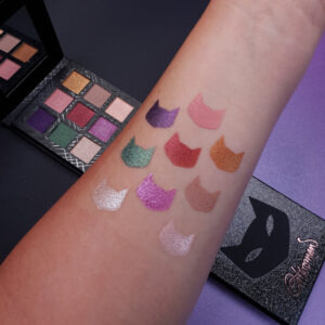 Revolution X Catwoman Jewel Thief Shadow Paletta - Image 4